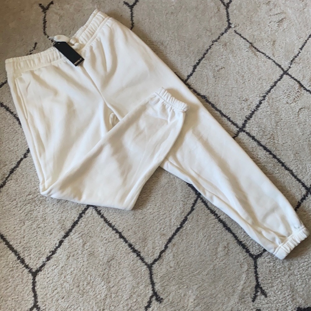 💕☀️NEW WITH TAG FOREVER21 Women white Jogger Pants💕☀️